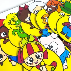 Personagens do Sítio do Picapau Amarelo em figuras de papel coloridas.