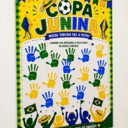 Cartaz colorido de Copa Junina com mãos pintadas e bandeirinhas.