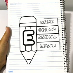 Atividade escolar com lápis gigante e palavras para preencher.