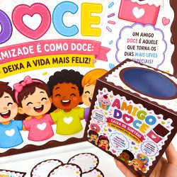 Caixa de doces com crianças sorrindo, tema amizade e felicidade.