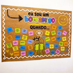 Mural com mensagem de amizade e cores vibrantes para crianças.