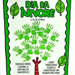 Cartaz do Dia da Árvore com mãos verdes e mensagem de preservação.