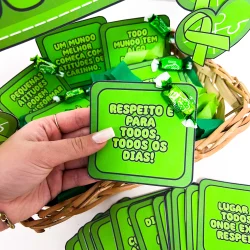Recadinhos verdes com mensagens de respeito e positividade para o Setembro Verde.
