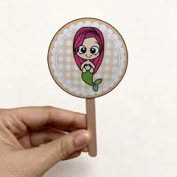 Personagem de sereia em lata de papel para atividades educativas.