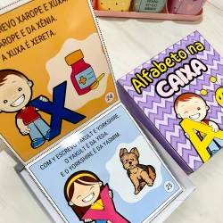 Imagem de livro infantil com letras do alfabeto e desenhos educativos.