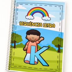 Caderno de alfabetização com letra K e arco-íris colorido.