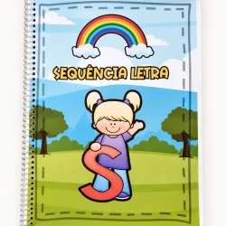 Caderno infantil com desenho de menina e arco-íris para alfabetização.