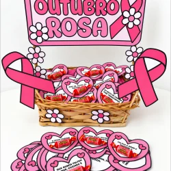Cesta com doces e mensagens de conscientização Outubro Rosa.