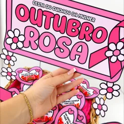 Cesta com itens de conscientização do Outubro Rosa e cuidado feminino.