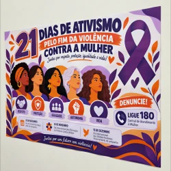 Cartaz de campanha contra a violência de gênero com mulheres e símbolo de luta.