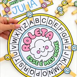 Roleta de nomes com tema de pedagogia e aprendizado infantil.
